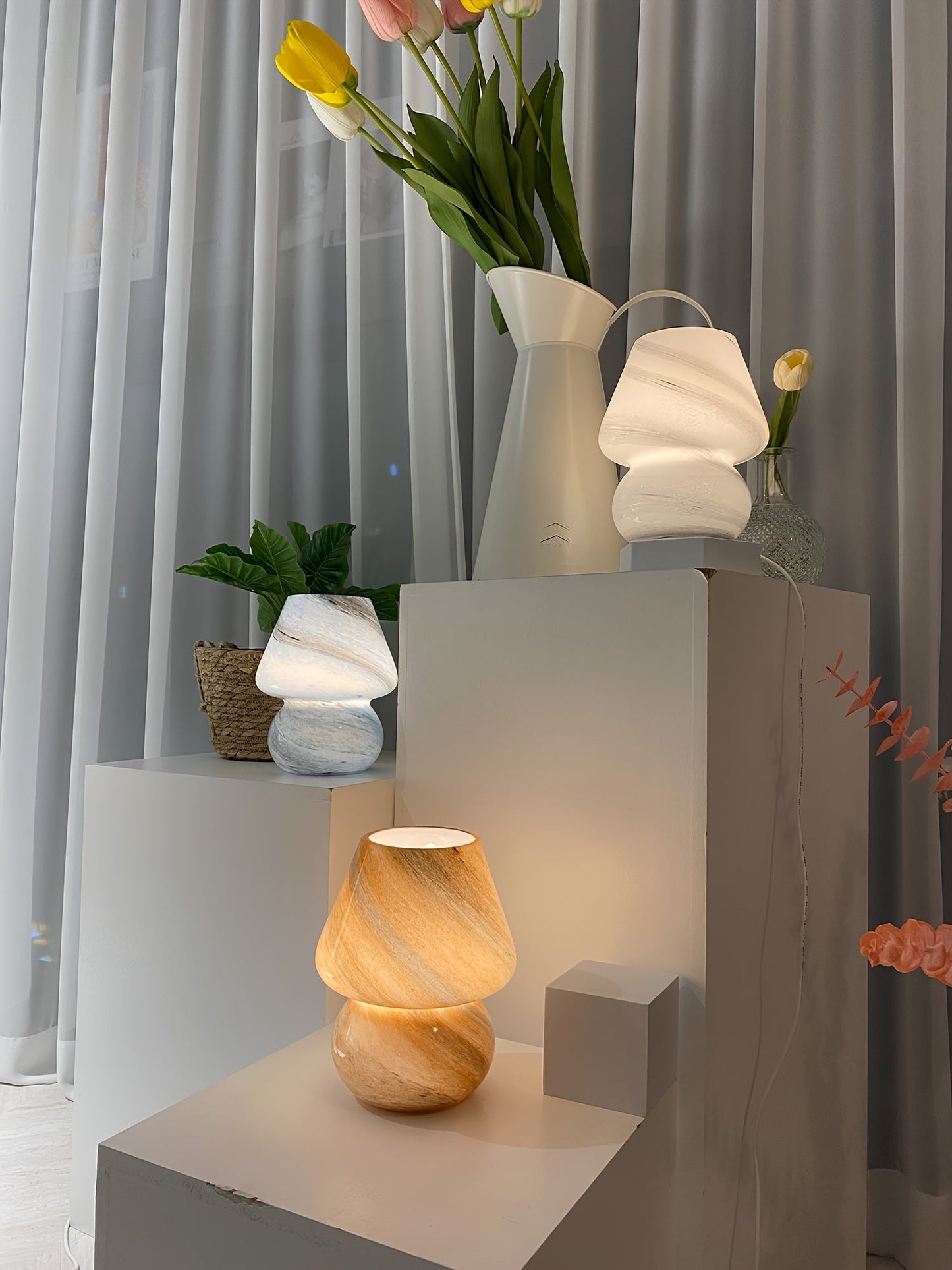 מנורת פטריה מזכוכית — תאורת לילה רכה לשידה ולסלון