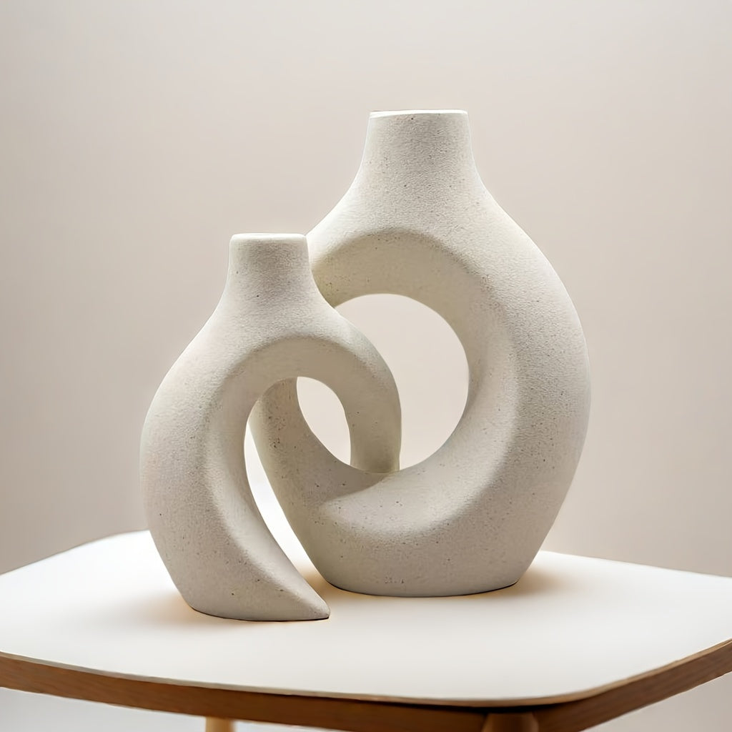 אגרטל קרמי אבסטרקטי – מינימליזם חם שמרכך את החלל