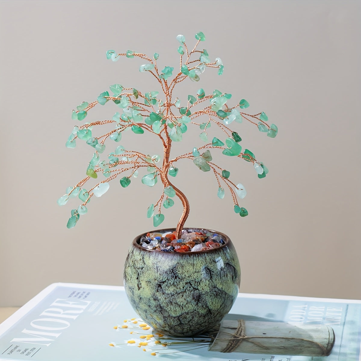 עץ קריסטלים קטן – מתנה שמאירה את הבית