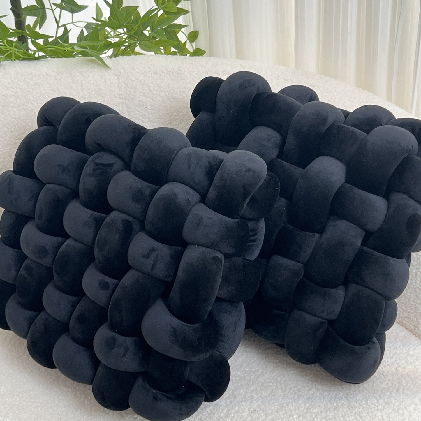 סט 2 כריות קשר — רכות, שמנות וממכרות