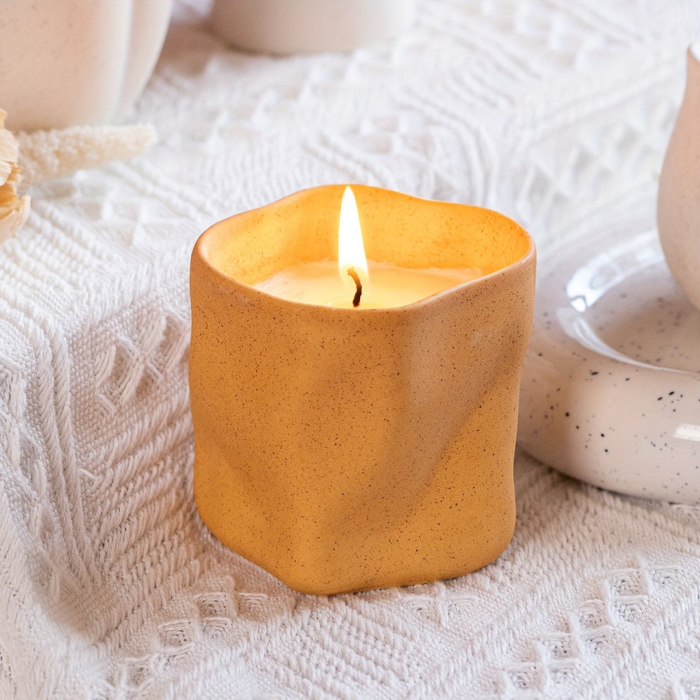 מחזיק נר קרמי בעיצוב גאומטרי – טאץ' חמים ומינימליסטי לכל פינה