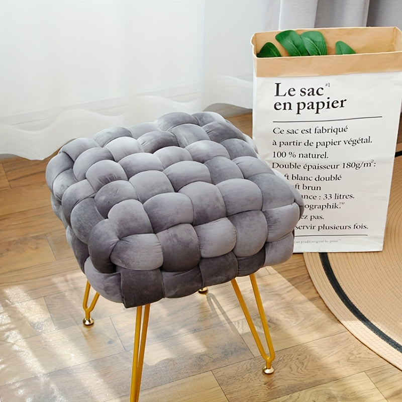 הדום/שרפרף ארוג בסגנון מודרני — רגלי מתכת מוזהבות וריפוד קטיפתי