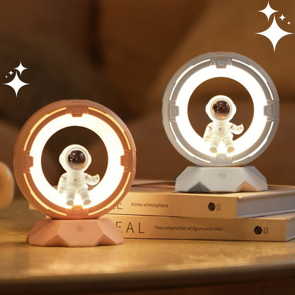 מנורת אסטרונאוט – תאורה נעימה עם שליטה במגע (4 דרגות בהירות)