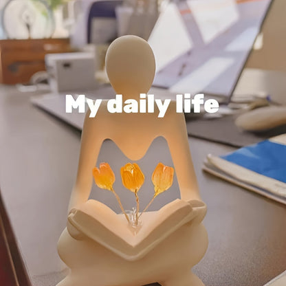 מנורת לילה טוליפים – פסלון רזין אמנותי שמאיר בעדינות