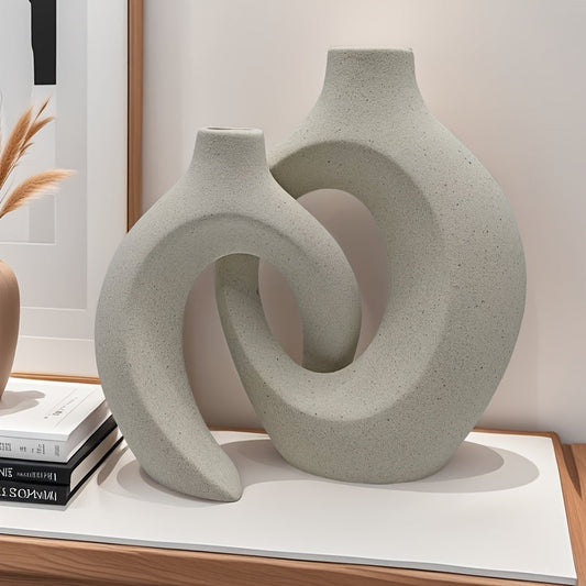 אגרטל קרמי אבסטרקטי – מינימליזם חם שמרכך את החלל