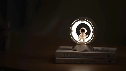 מנורת אסטרונאוט – תאורה נעימה עם שליטה במגע (4 דרגות בהירות)