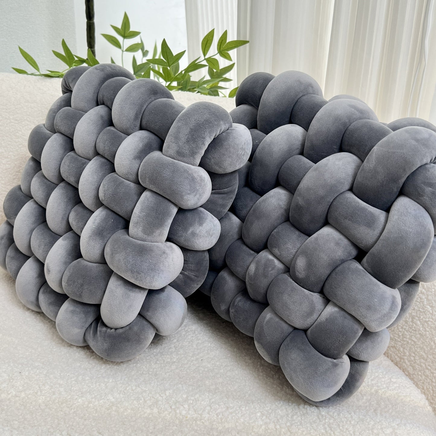 סט 2 כריות קשר — רכות, שמנות וממכרות