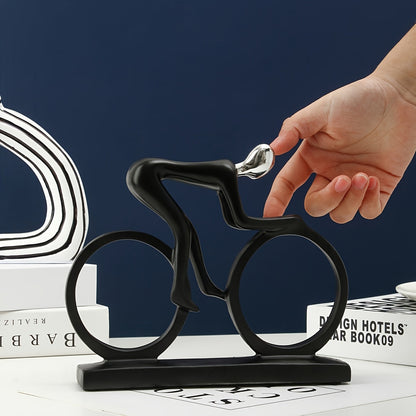 פסל רוכב אופניים — נגיעה מודרנית שמשמחת את החלל