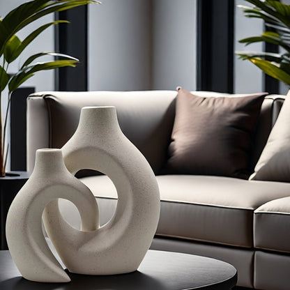 אגרטל קרמי אבסטרקטי – מינימליזם חם שמרכך את החלל