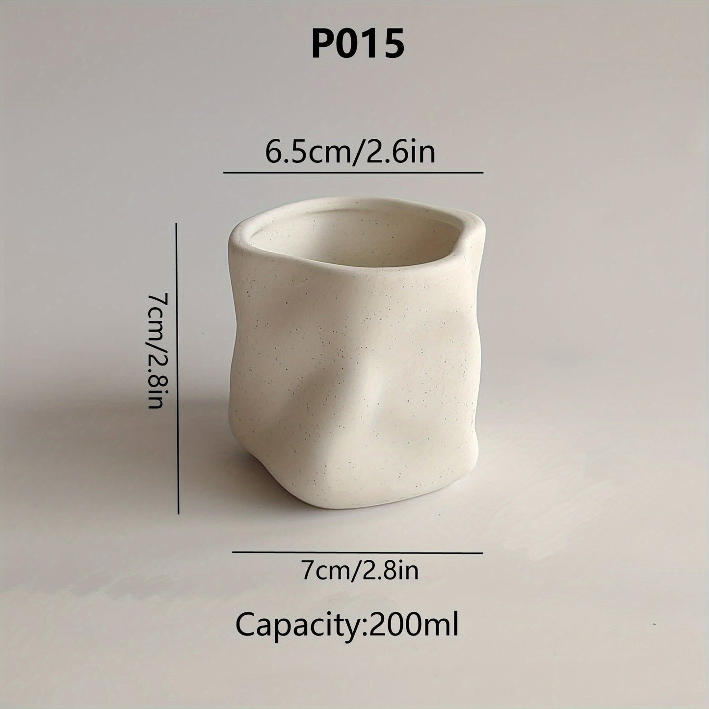 מחזיק נר קרמי בעיצוב גאומטרי – טאץ' חמים ומינימליסטי לכל פינה