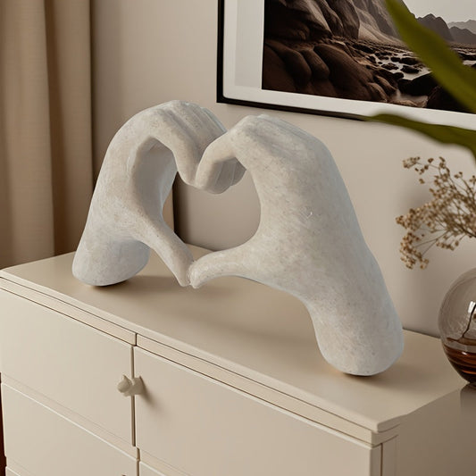 פסל “מחוות לב” — נגיעה של אהבה למדף, לשידה או לשולחן