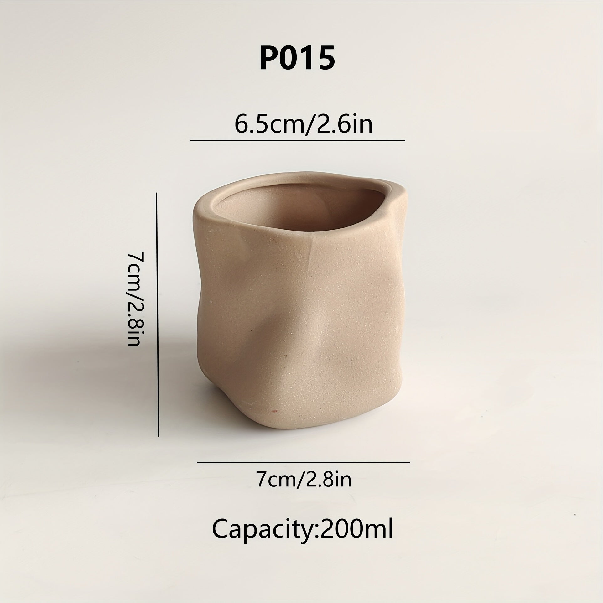 מידות – גובה ~7 ס״מ, קוטר ~7 ס״מ, נפח 200 מ״ל