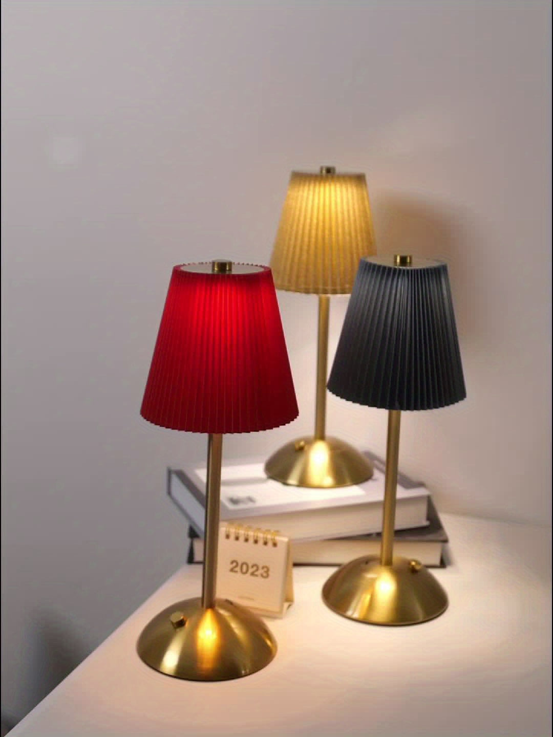 מנורת פליסה נורדית נטענת — נגיעה אחת וכל החדר רגוע