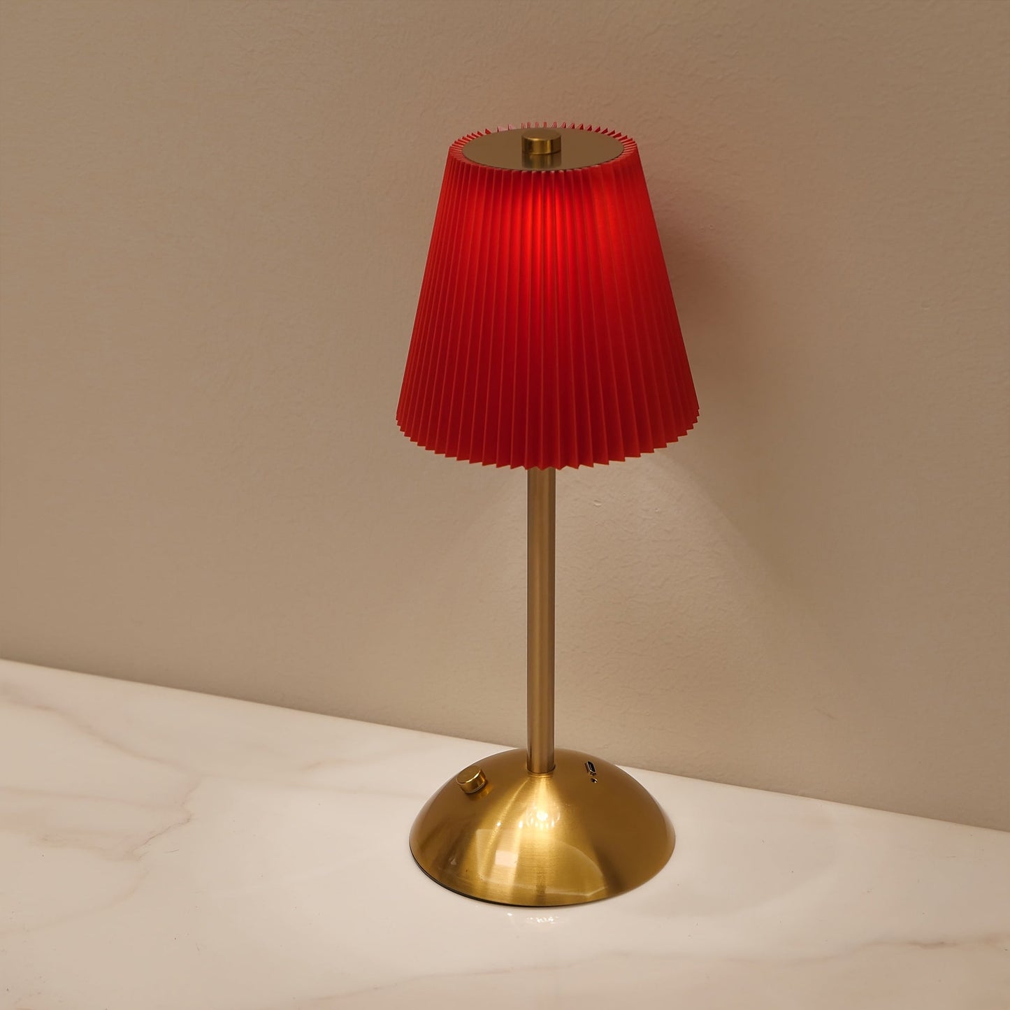 מנורת פליסה נורדית נטענת — נגיעה אחת וכל החדר רגוע