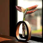 אגרטל מבחנה מעץ אגוז מלא — עיצוב אובלי נקי