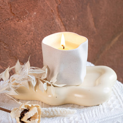 מחזיק נר קרמי בעיצוב גאומטרי – טאץ' חמים ומינימליסטי לכל פינה